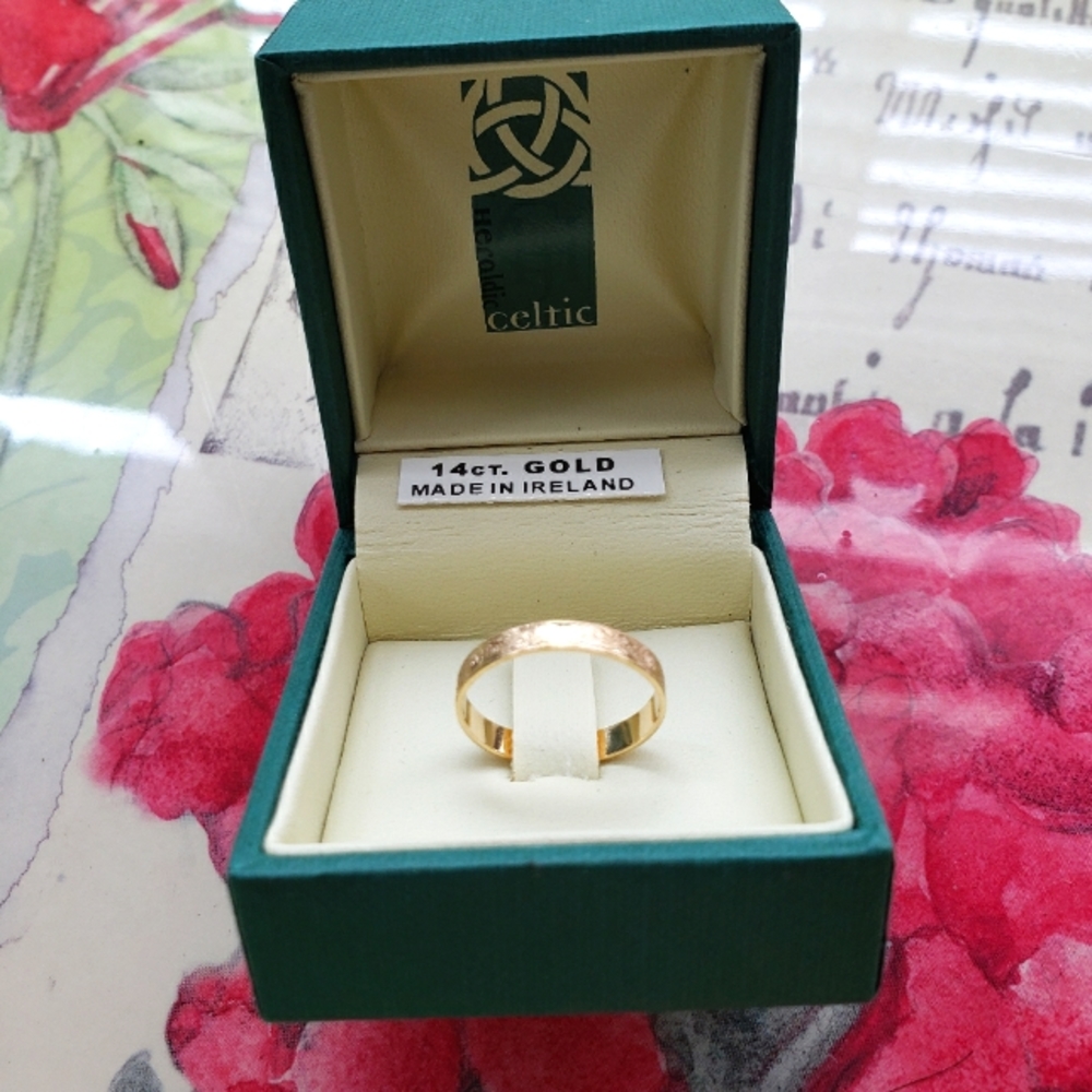 14 ct Gold Irish Band